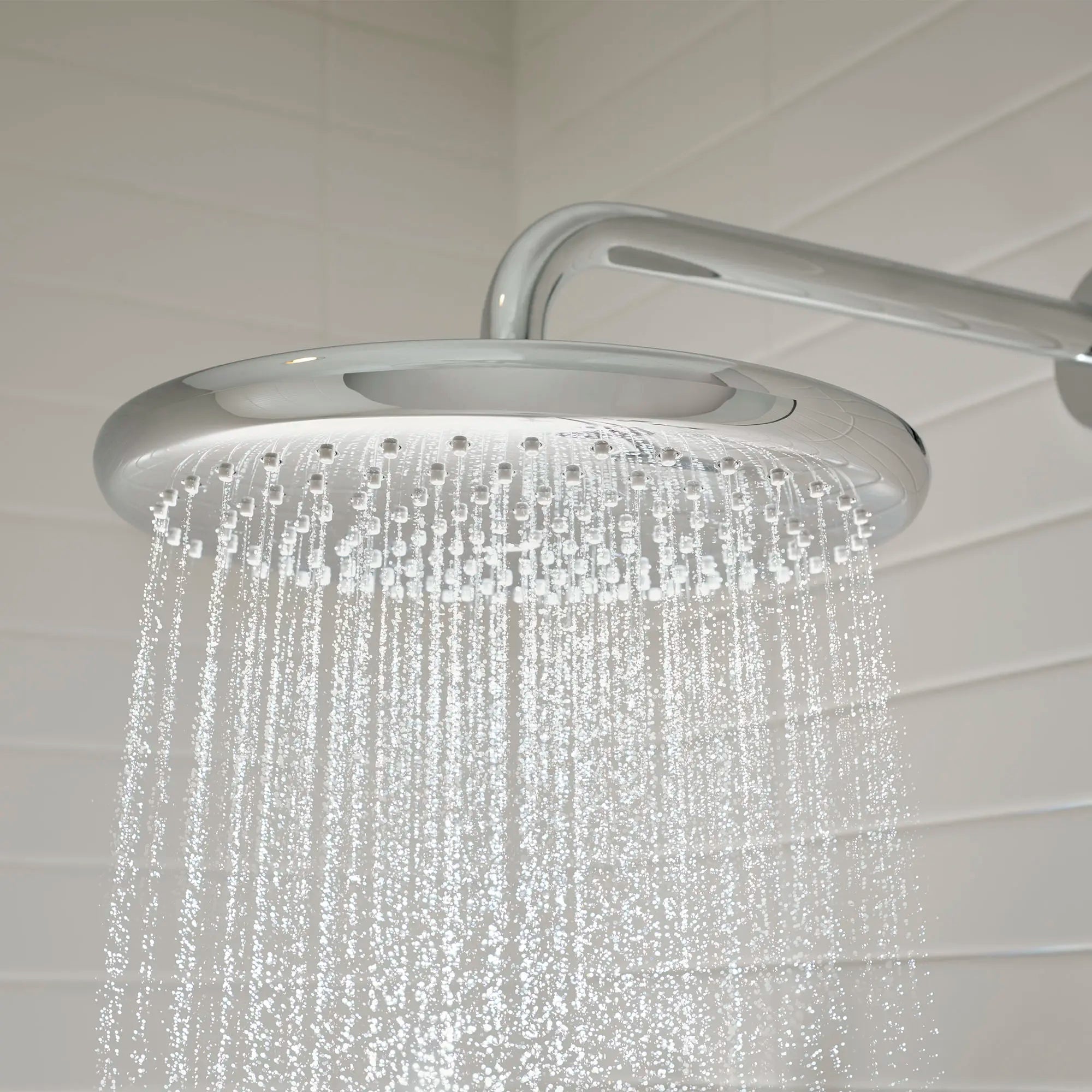 250 Rain Shower Head, 9 7?8" - 1 Spray, 1.75 GPM (6.6 L/min) // GROHE STARLIGHT CHROME // 70899_B-26715000_CDNwebp.webp