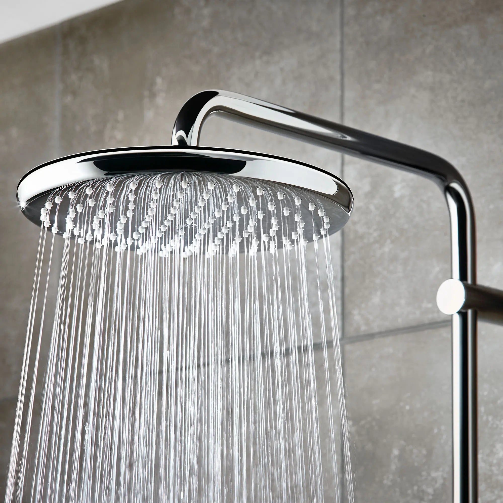 250 Rain Shower Head, 9 7?8" - 1 Spray, 1.75 GPM (6.6 L/min) // GROHE STARLIGHT CHROME // 70904_B-26715000_1_CDNwebp.webp