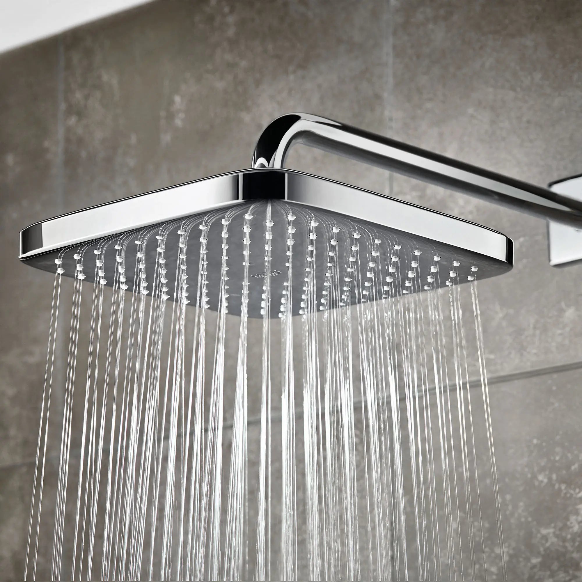 250 Rain Showerhead, 9 7?8" - 1 Spray, 1.75 GPM (6.6 L/min) // GROHE STARLIGHT CHROME // 70940_B-26718000_2_CDNwebp.webp