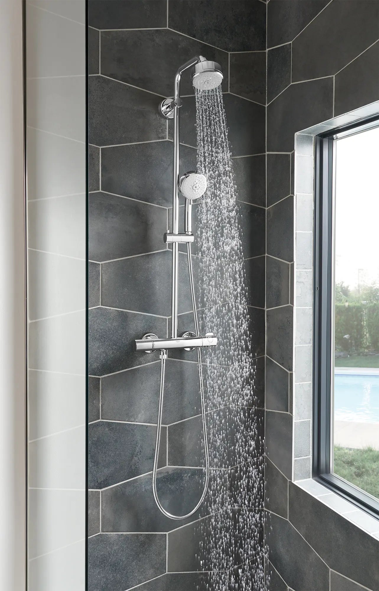 Tempesta 100 Shower Head, 4" - 4 Sprays, 1.75 gpm (6.6 L/min) // GROHE STARLIGHT CHROME // 71228_B-27591001_26043001_27575002_1_CDNwebp.webp