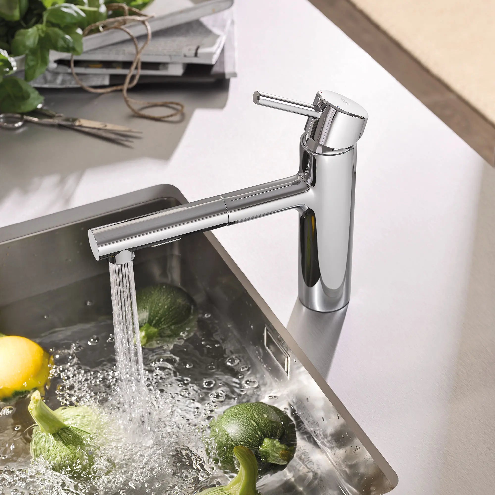 Concetto Single-Handle Pull-Out Kitchen Faucet Dual Spray 1.5 GPM (5.7 L/min) // GROHE STARLIGHT CHROME // 71932_B-31453001_1_CDNwebp.webp