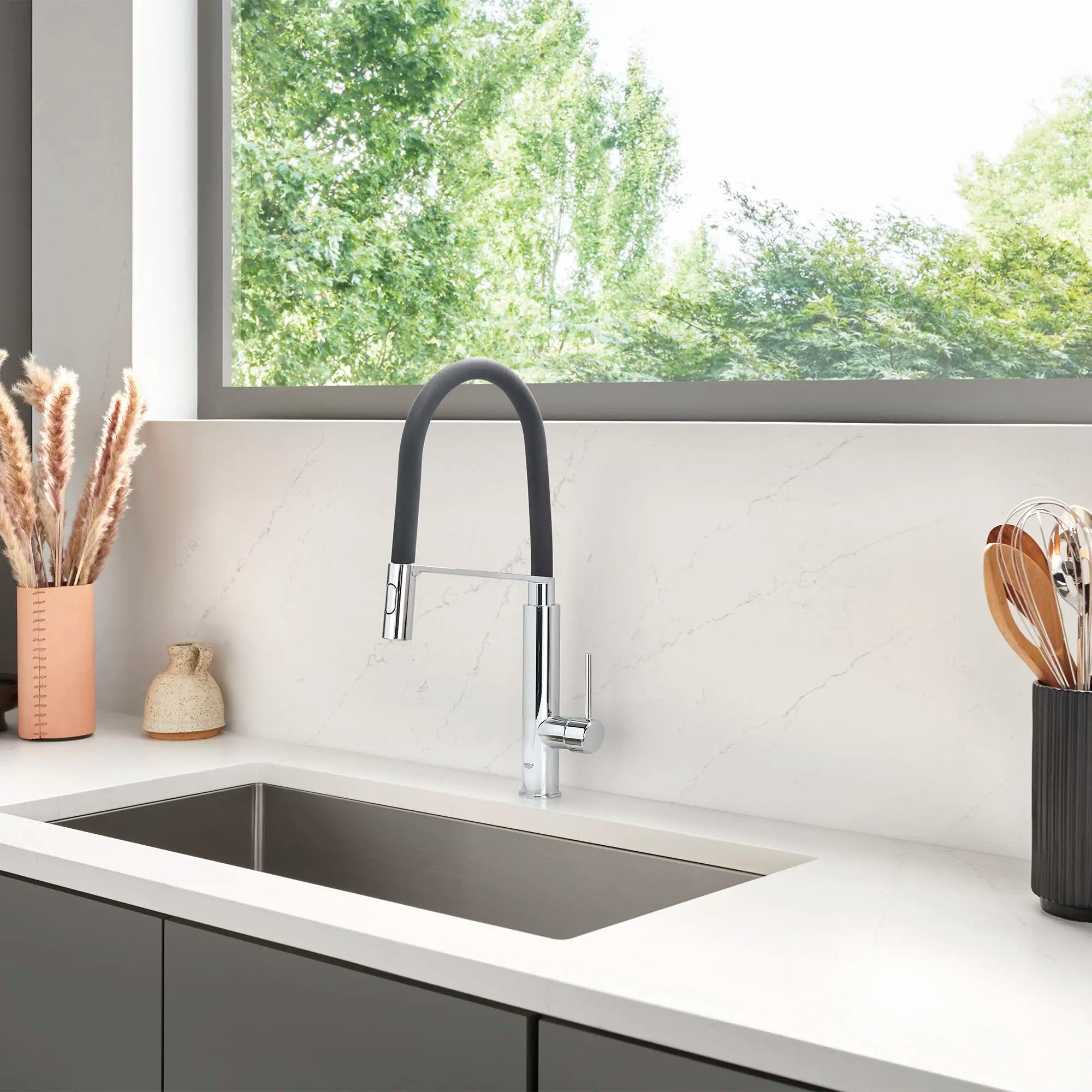 Concetto Single-Handle Semi-Pro Dual Spray Kitchen Faucet 1.75 GPM (6.6 L/min) // GROHE STARLIGHT CHROME // 71972_B-31492000_2_CDNwebp.webp