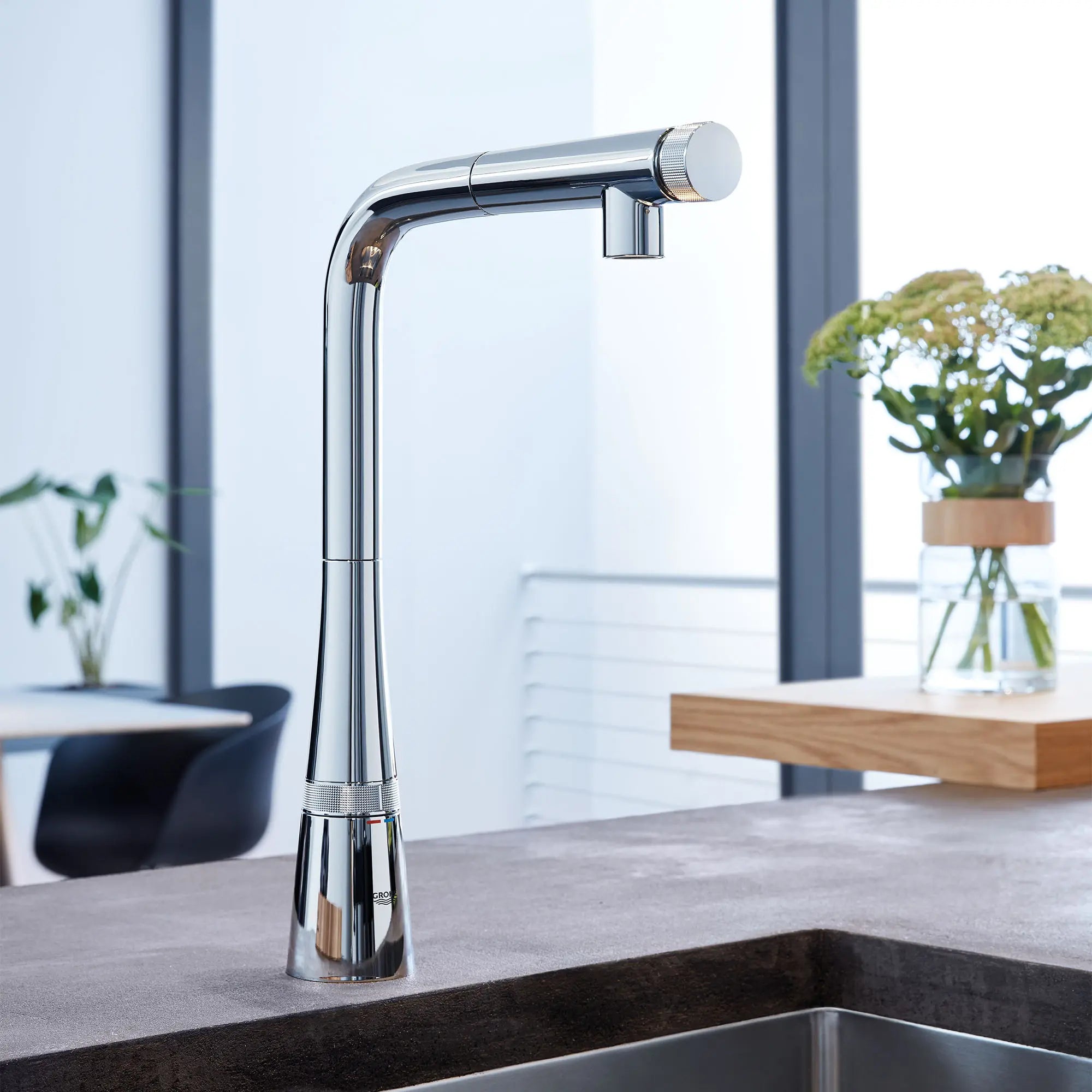 GROHE Zedra SmartControl Pull-Out Single Spray Kitchen Faucet 1.75 GPM (6.6 L/min) // GROHE STARLIGHT CHROME // 72017_B-31559002_CDNwebp.webp