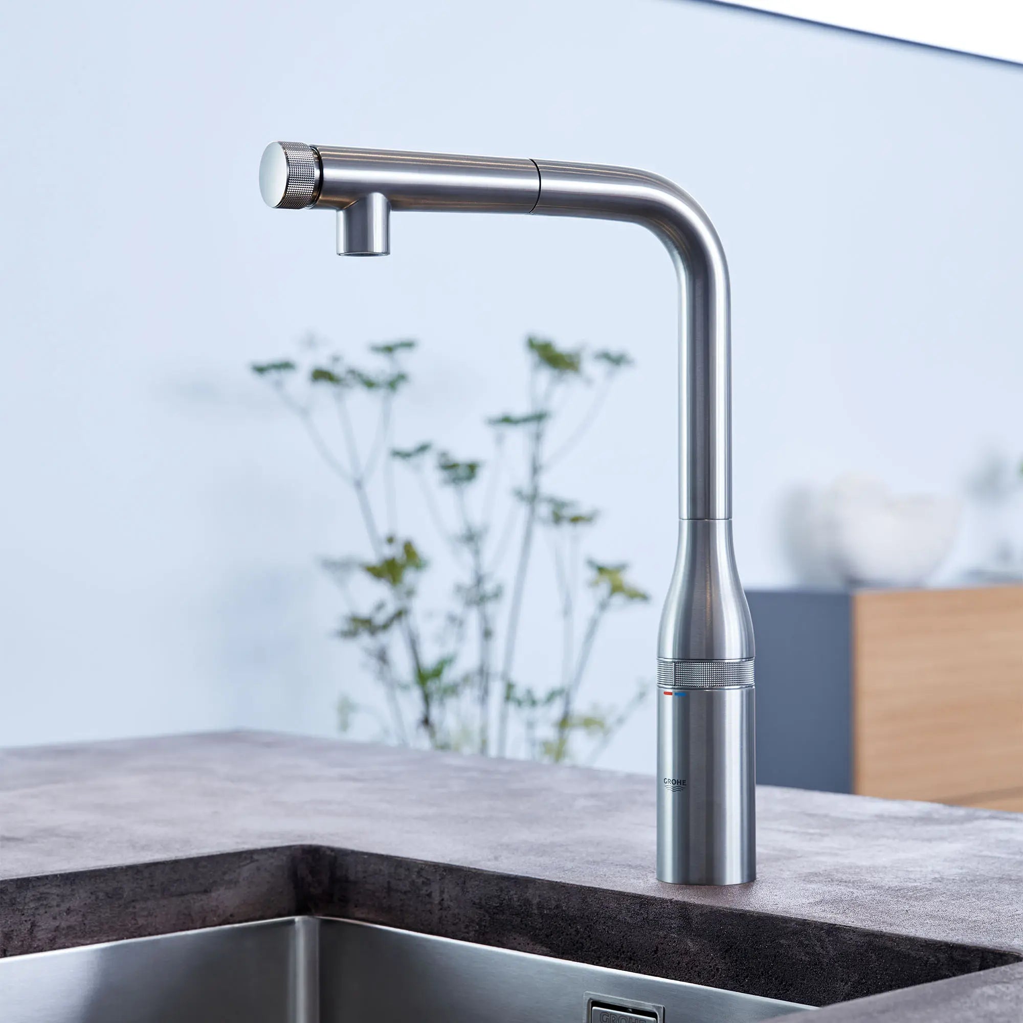 Essence SmartControl Pull-Out Single Spray Kitchen Faucet 1.75 GPM (6.6 L/min) // SUPERSTEEL INFINITYFINISH // 72083_B-31616DC0_CDNwebp.webp