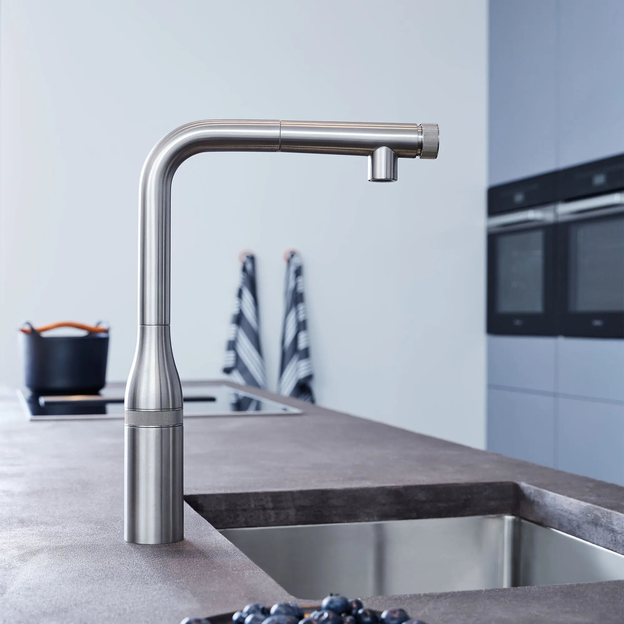 Essence SmartControl Pull-Out Single Spray Kitchen Faucet 1.75 GPM (6.6 L/min) // SUPERSTEEL INFINITYFINISH // 72085_B-31616DC0_1_CDNwebp.webp