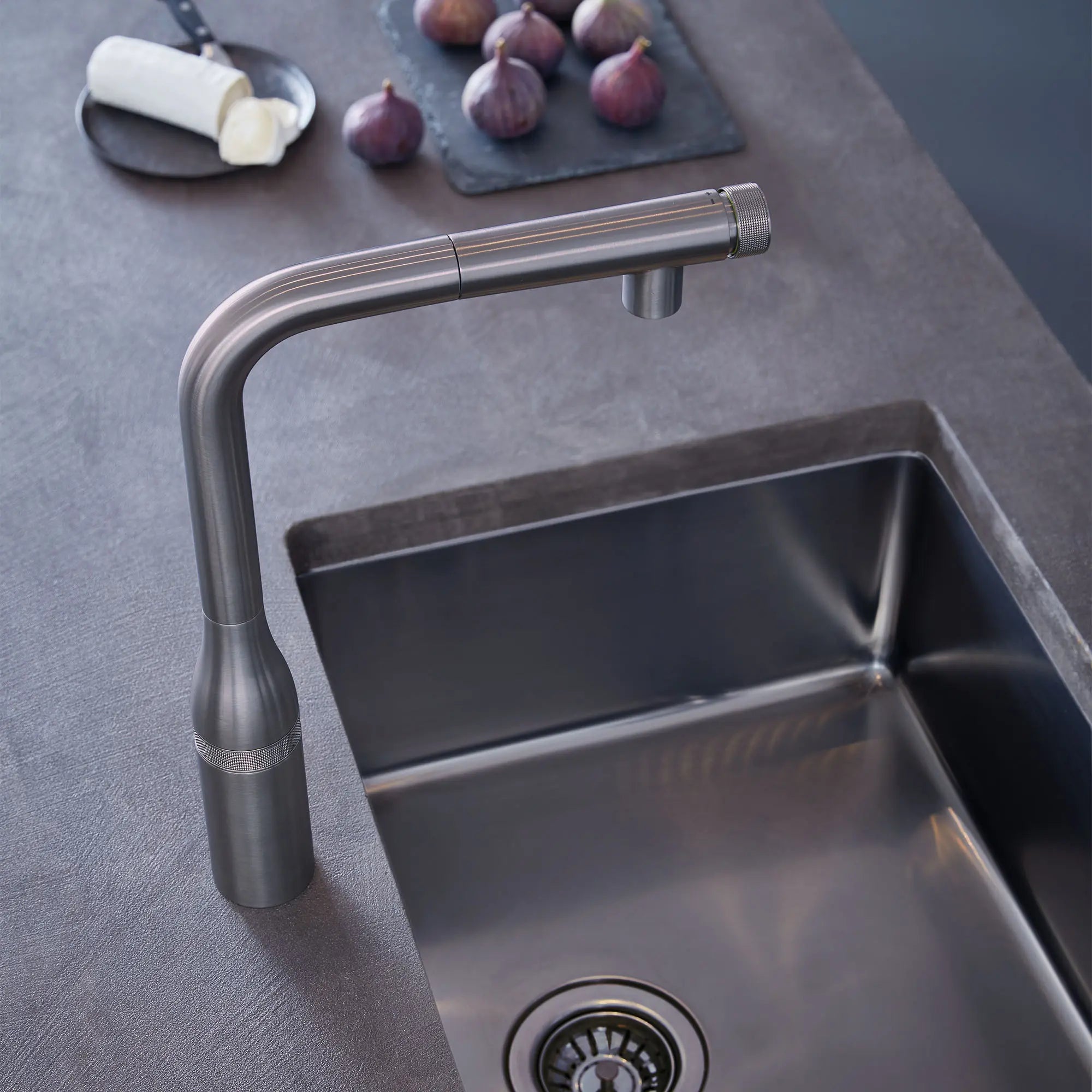 Essence SmartControl Pull-Out Single Spray Kitchen Faucet 1.75 GPM (6.6 L/min) // SUPERSTEEL INFINITYFINISH // 72086_B-31616DC0_2_CDNwebp.webp