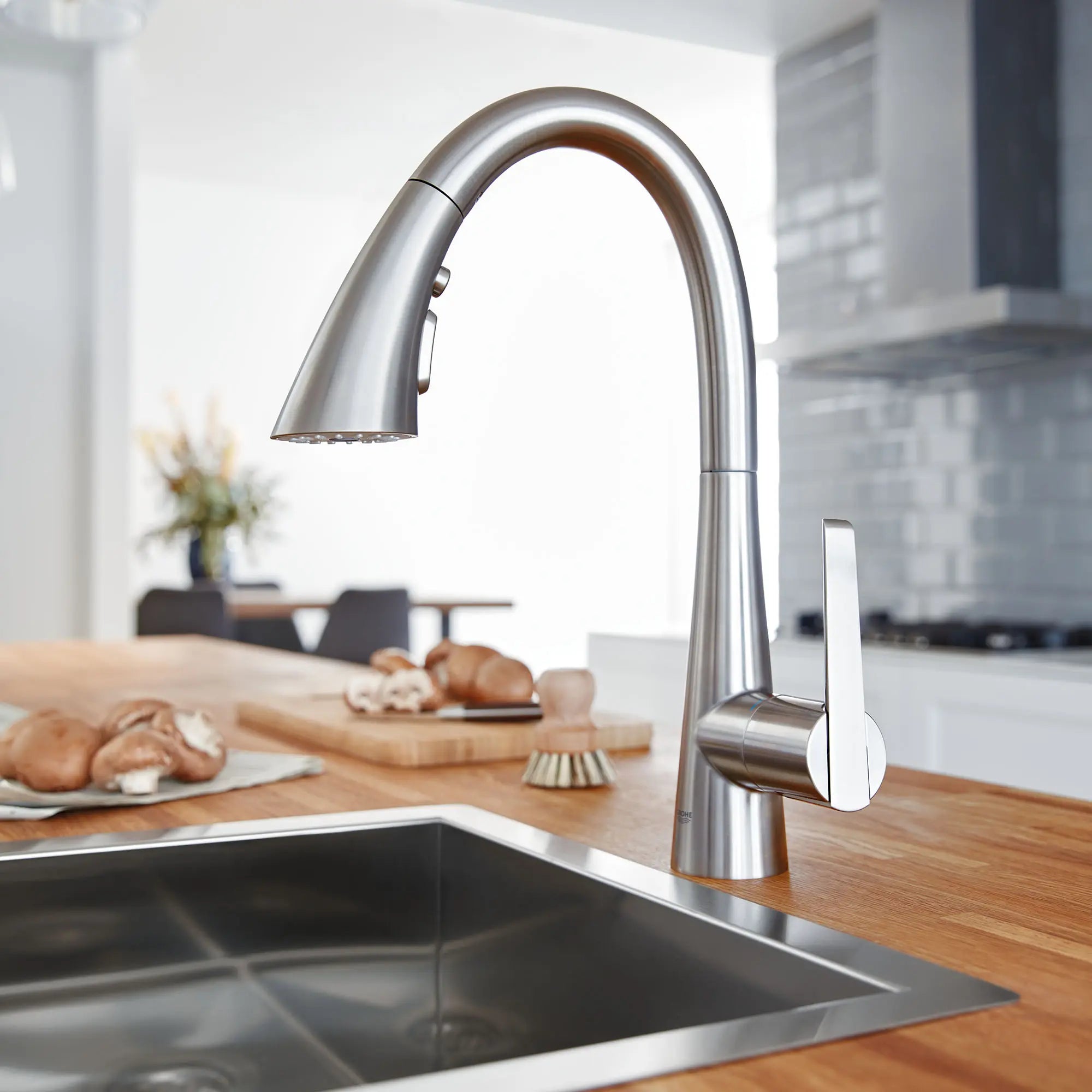 GROHE Zedra Single-Handle Pull Down Kitchen Faucet Triple Spray 1.75 GPM (6.6 L/min) // SUPERSTEEL INFINITYFINISH // 72138_B-32298DC3_CDNwebp.webp
