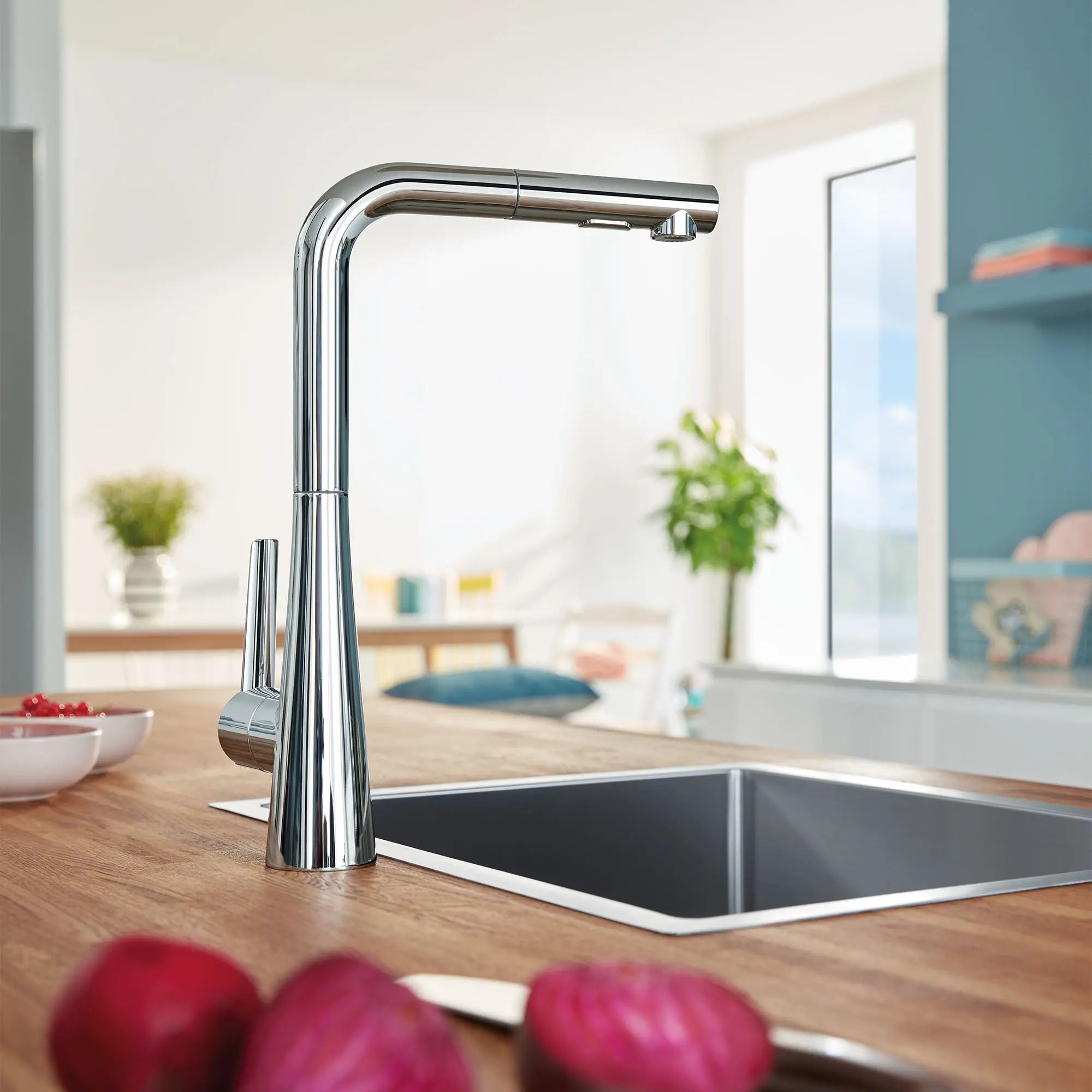 GROHE Zedra Single-Handle Pull-Out Kitchen Faucet Dual Spray 1.75 GPM (6.6 L/min) // GROHE STARLIGHT CHROME // 72291_B-33893002_CDNwebp.webp