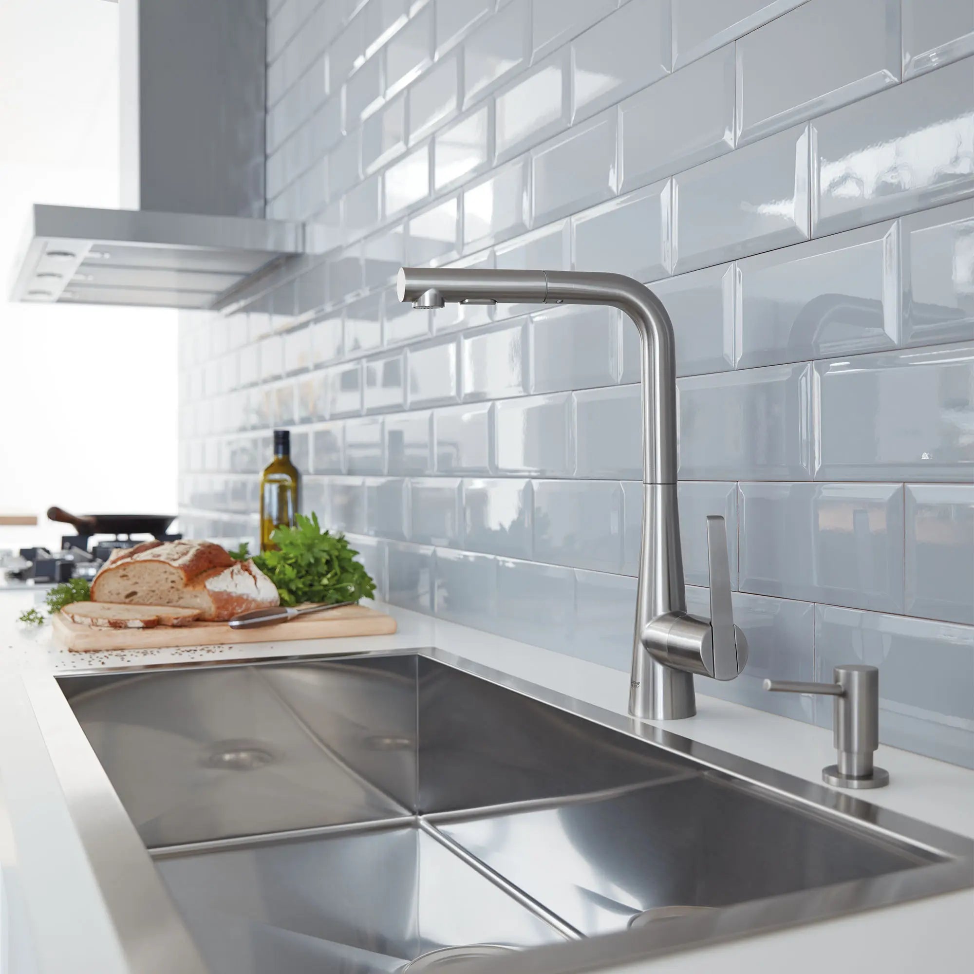 GROHE Zedra Single-Handle Pull-Out Kitchen Faucet Dual Spray 1.75 GPM (6.6 L/min) // SUPERSTEEL INFINITYFINISH // 72297_B-33893DC2_CDNwebp.webp