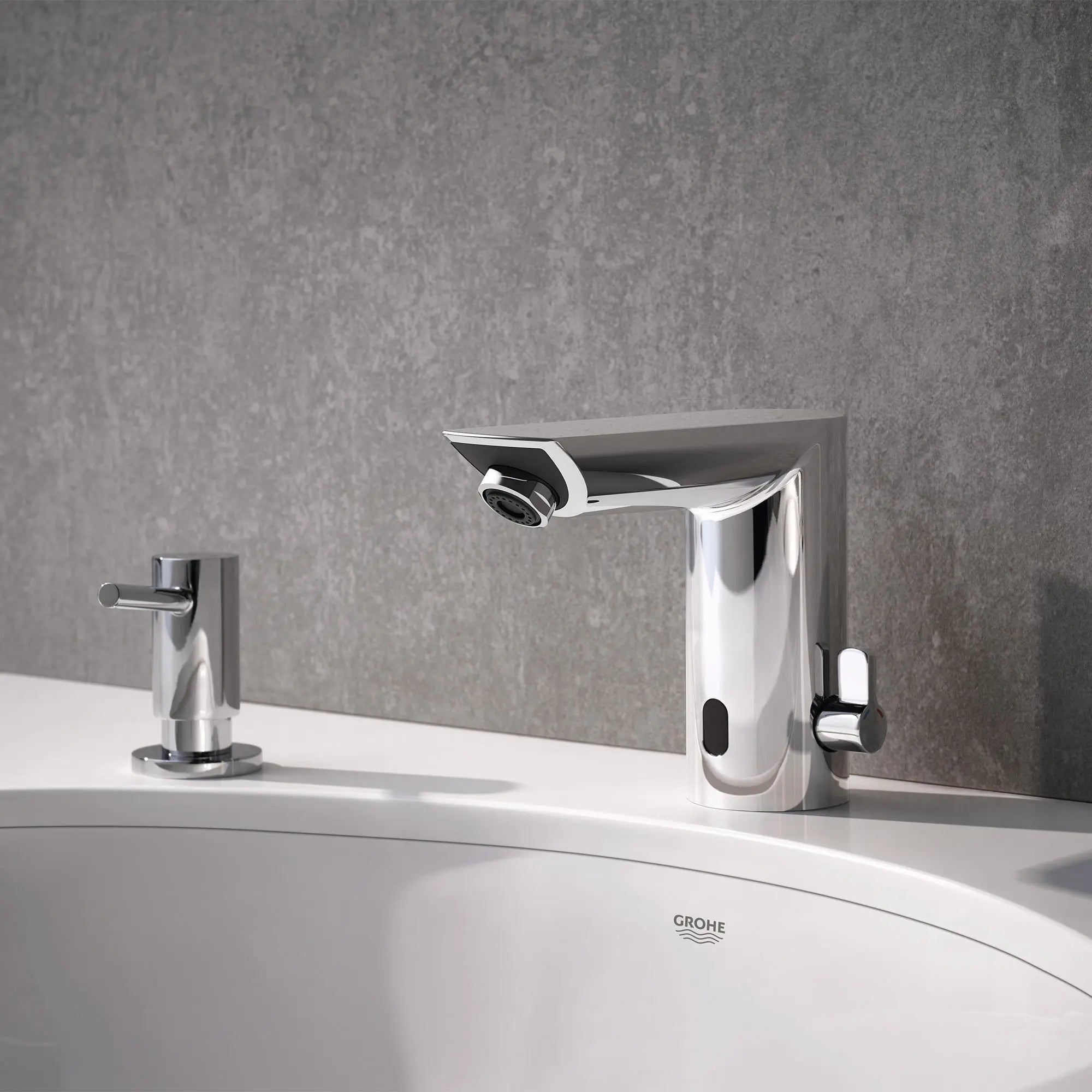 E Touchless Electronic Faucet with Temperature Control Lever, AC-Powered // GROHE STARLIGHT CHROME // 72345_B-36466000_36467000_36469000_1_CDNwebp.webp