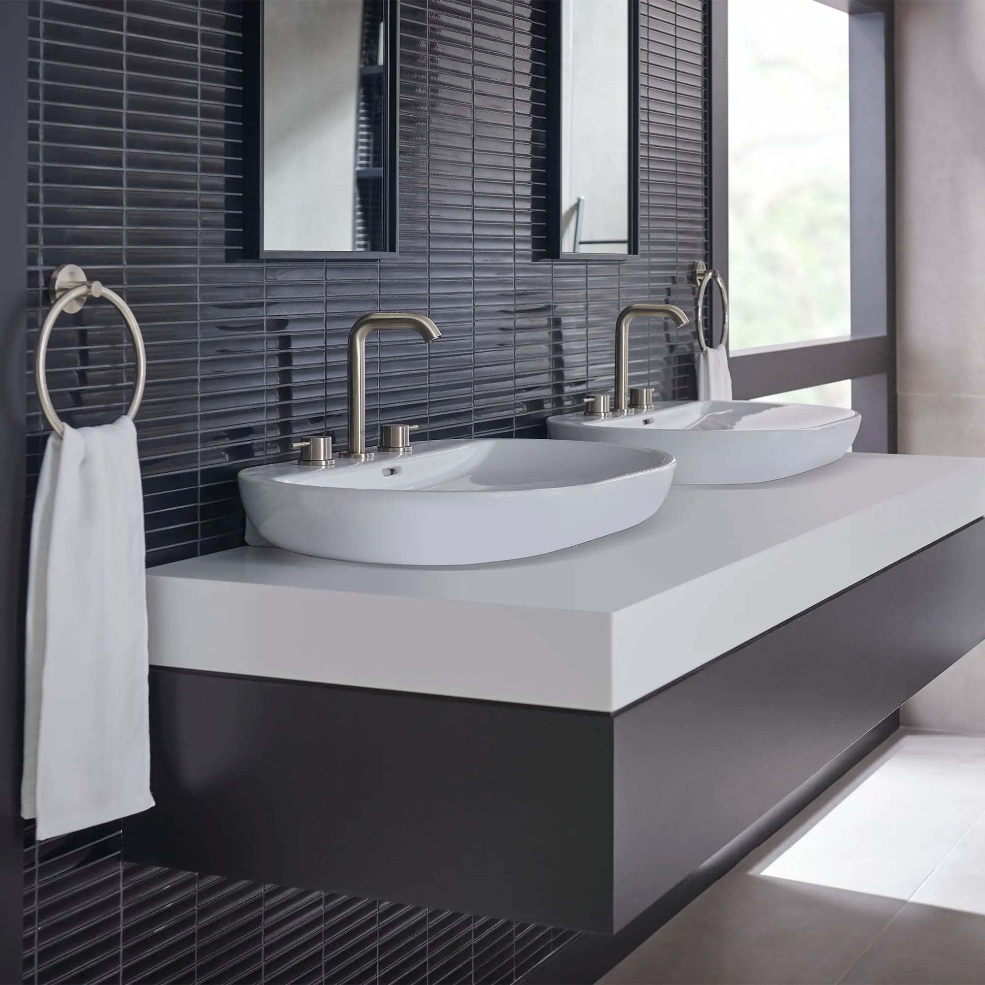 Wall Mount 27" Bathroom Sink, 3-hole // ALPINE WHITE // 72404_B-39668000_20297ENA_1_CDNwebp.webp