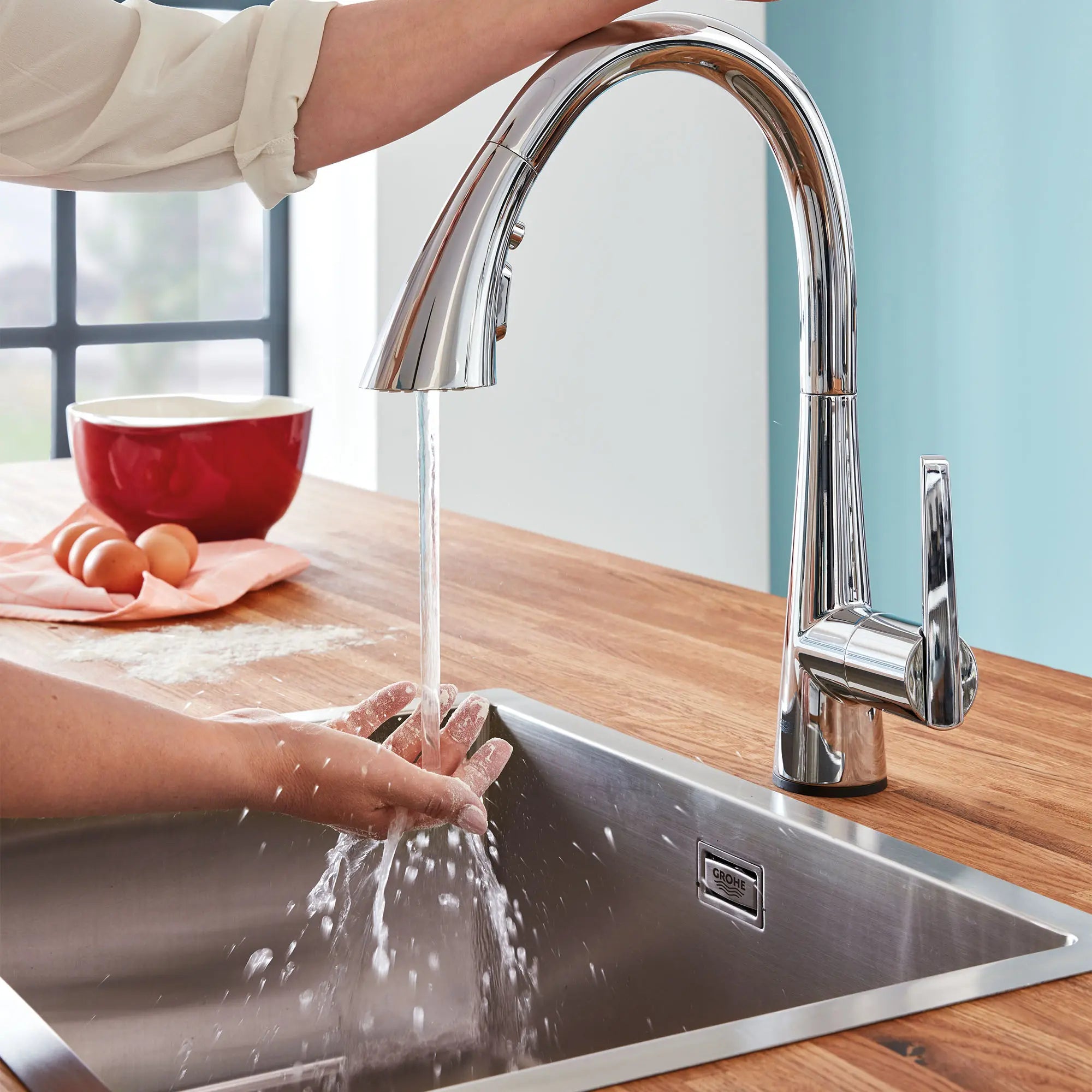 GROHE Zedra Single-Handle Pull Down Kitchen Faucet Triple Spray 1.75 GPM (6.6 L/min) with Touch Technology // GROHE STARLIGHT CHROME // 99939_L-30205002_2_CDNwebp.webp