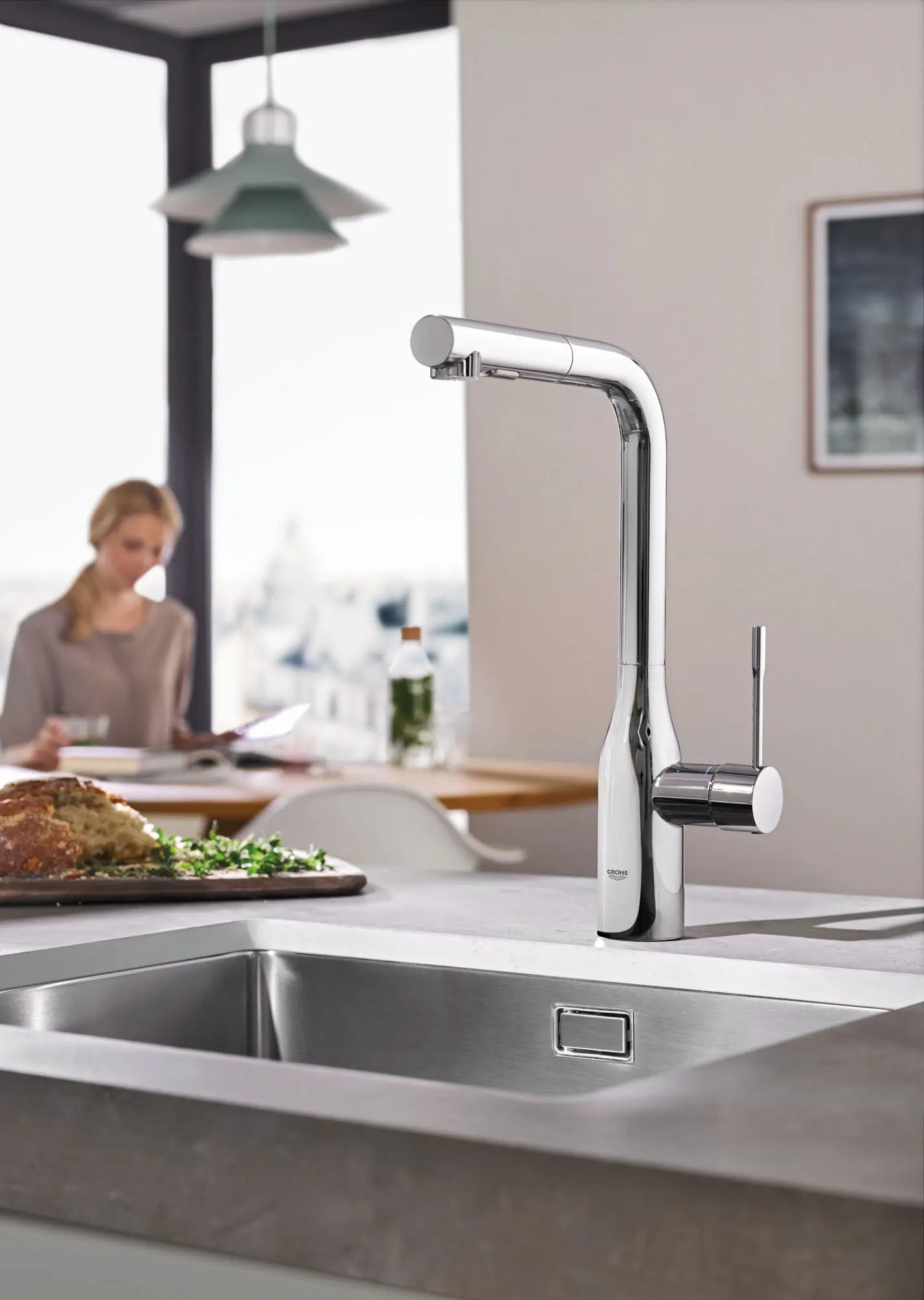 Essence Single-Handle Pull-Out Kitchen Faucet Dual Spray 1.75 GPM (6.6 L/min) // GROHE STARLIGHT CHROME // 99953_L-30271000_2_CDNwebp.webp