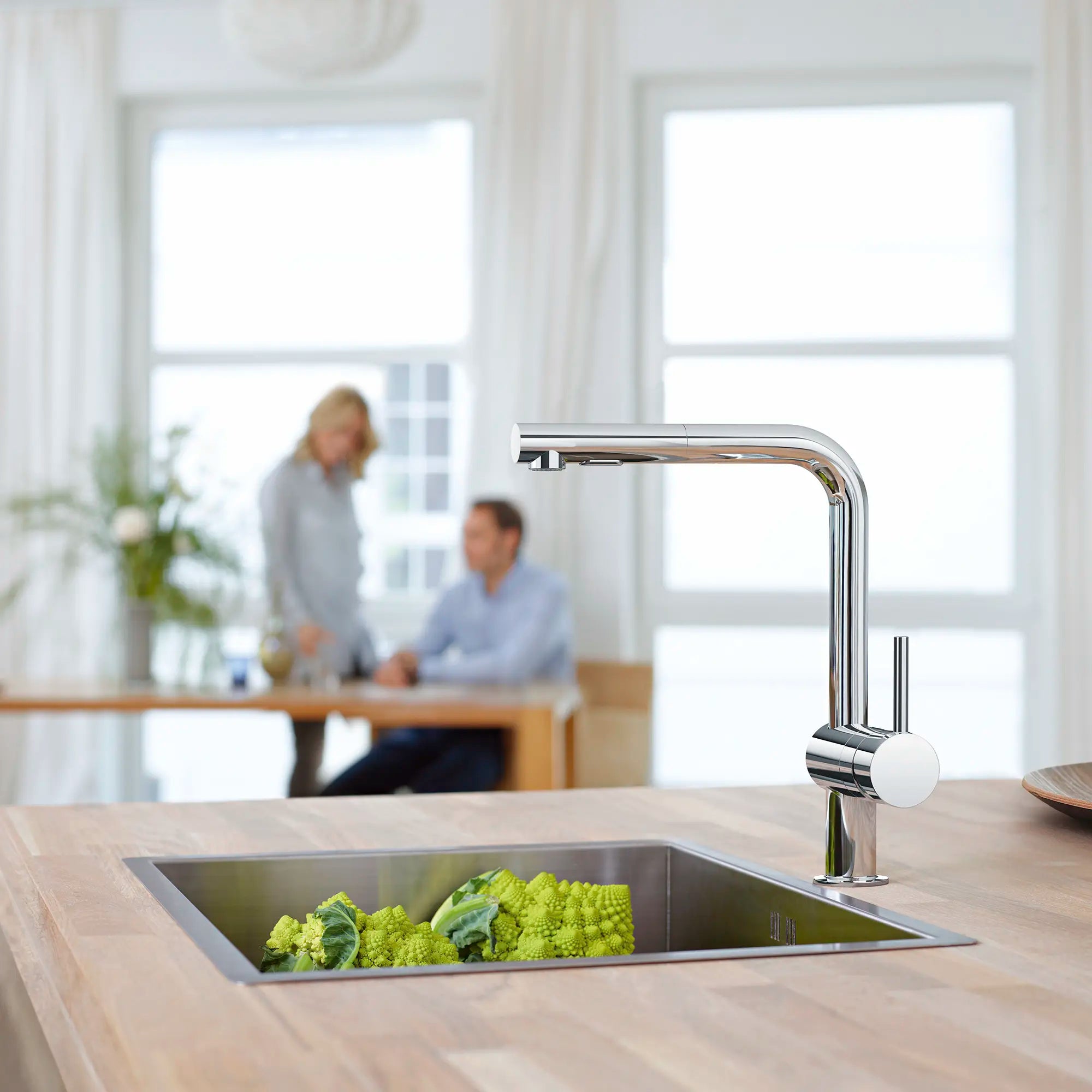 Minta Single-Handle Pull-Out Kitchen Faucet Dual Spray 1.75 GPM (6.6 L/min) // GROHE STARLIGHT CHROME // 99970_L-30300000_CDNwebp.webp